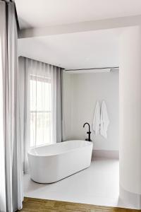 Central Club Hotel - North Melbourne - Luxurious Accommodations