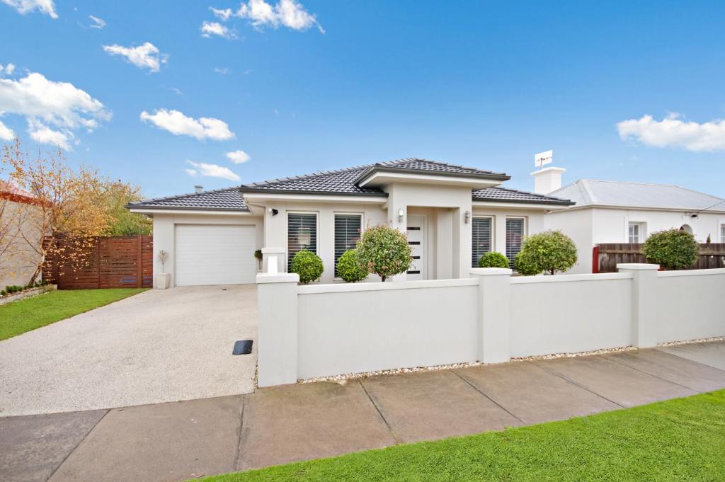 Central Warrnambool Townhouse Review