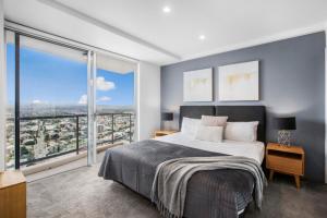 Chevron Renaissance 2 Bed Apartment by Vaun - Property Overview