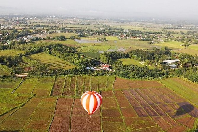 Chiang Rai: Guided Hot Air Balloon Sightseeing Tour