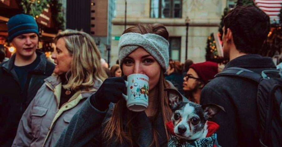 Chicago: Guided Holiday Walking Tour and Food Sampling