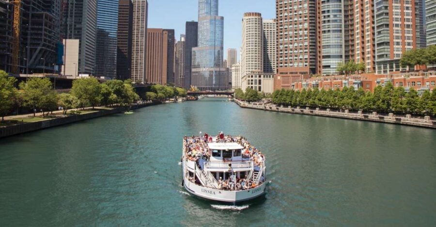 Chicago River: 1.5-Hour Guided Architecture Cruise