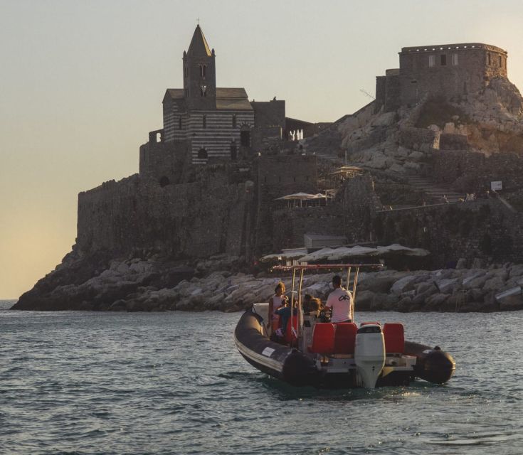 Cinque Terre: Sunset Boat Tour With Appetizers & Drinks