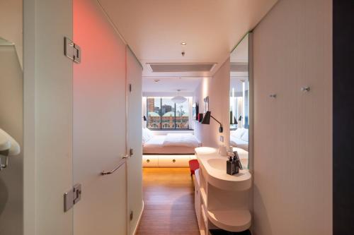 Citizenm London Victoria Station - Hotel Overview