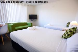 City Edge East Melbourne Apartment Hotel - Overview and Location