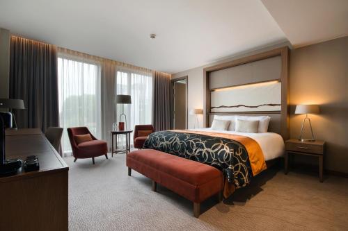 Clayton Hotel Chiswick - Hotel Overview