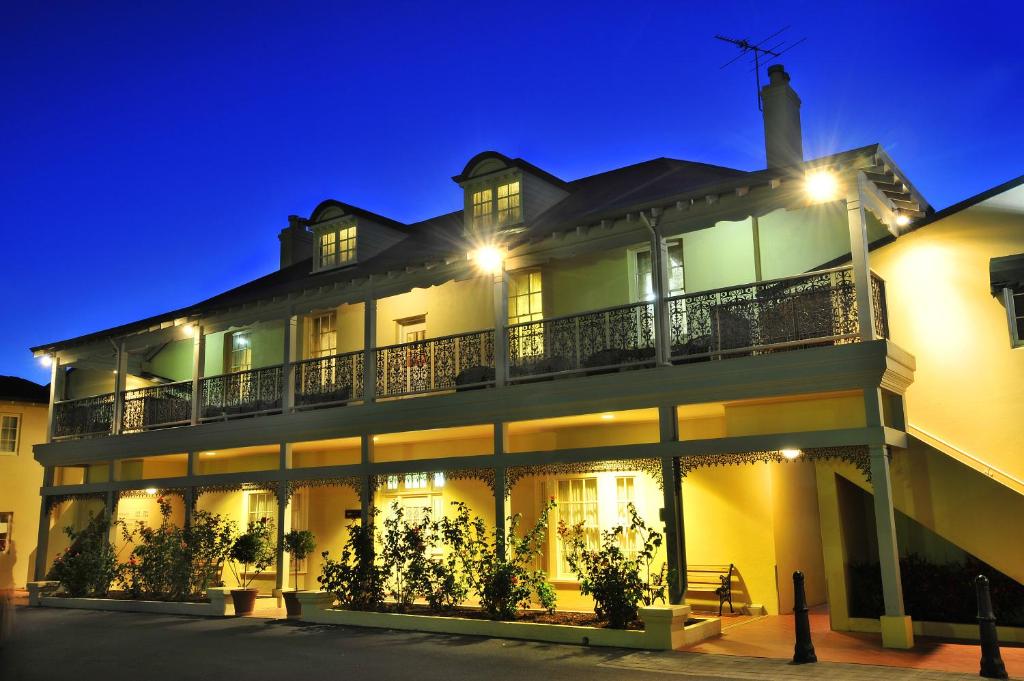 Clifton Motel & Grittleton Lodge Review