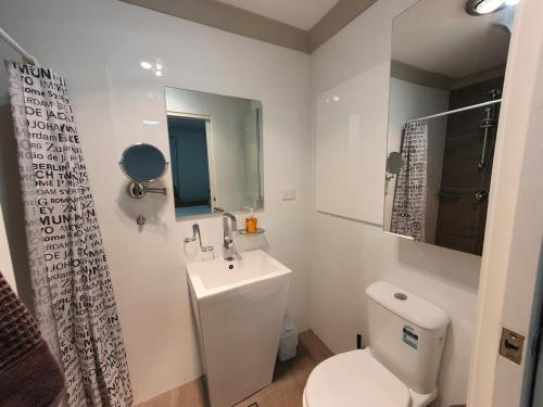 Coastal Salty Air 2bedrm 2bath W Ocean Views! - Property Overview