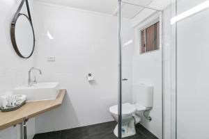 Commodore Motor Inn - Location and Accessibility