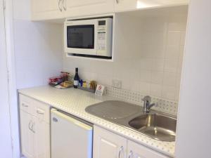 Coogee Sands Hotel & Apartments - Location and Nearby Attractions