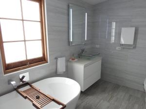 Cooks Cottage Review - Location and Accessibility