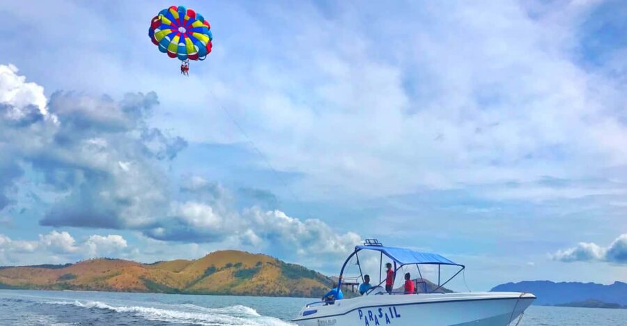 Coron: Parasailing Experience