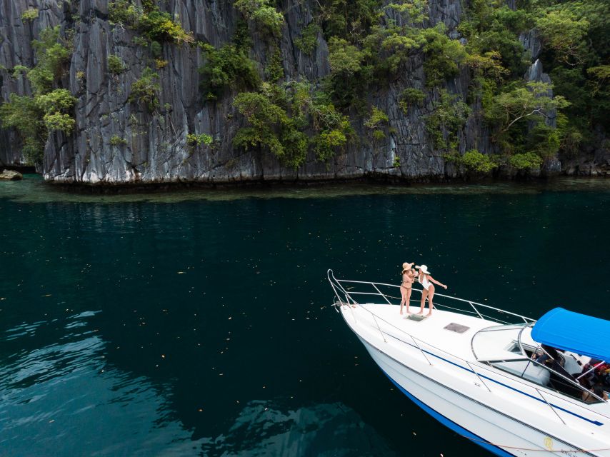 Coron: Private Island-Hopping Tour on a Yacht or Speedboat