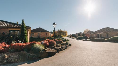 Country Club Villas - Overview and Location