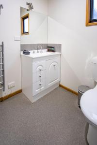 Cradle Mountain Wilderness Village - Location and Surroundings