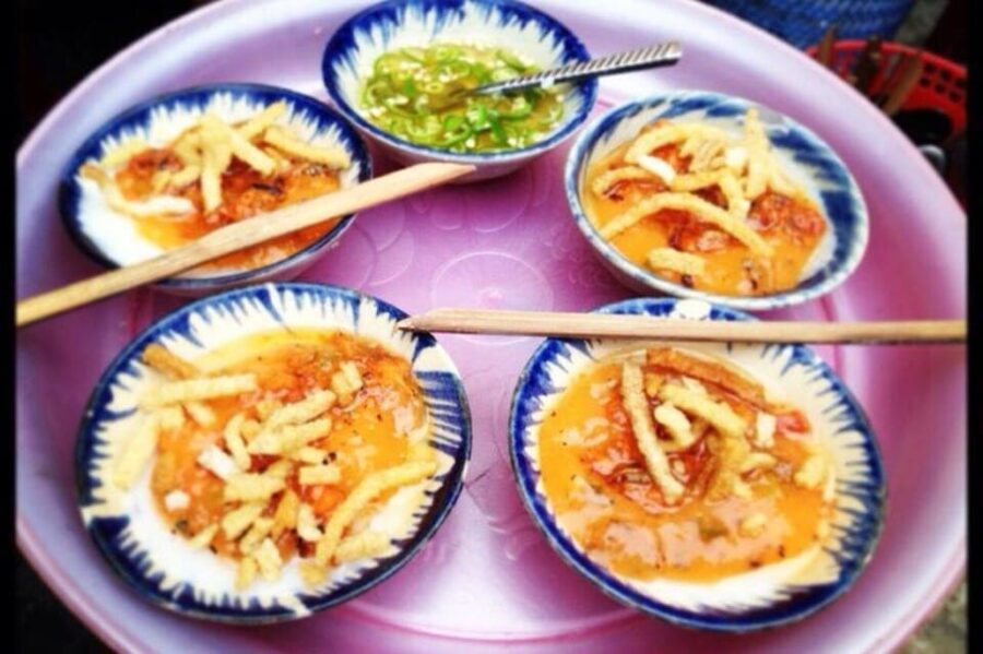 Da Nang: Hidden Street Food by Walking Tour With Local Lady