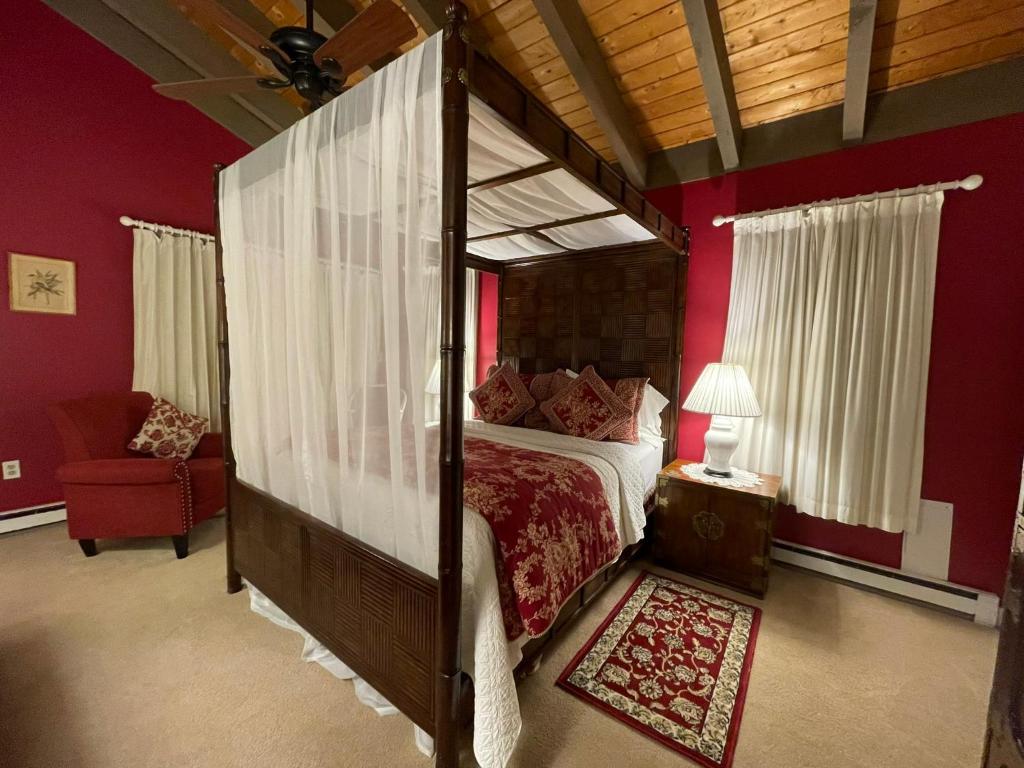 Deerhill Inn - Overview and Location