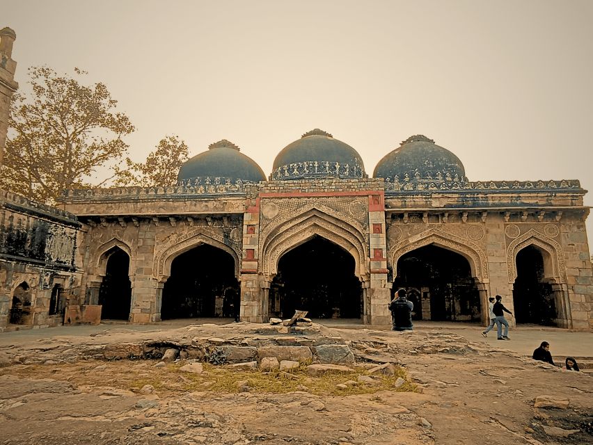 Delhi: Hazrat Nizamuddin Basti Guided Bike Tour With Picnic