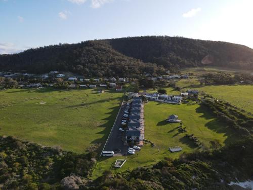 Diamond Island Resort & Bicheno Penguin Show - Ideal Location and Accessibility
