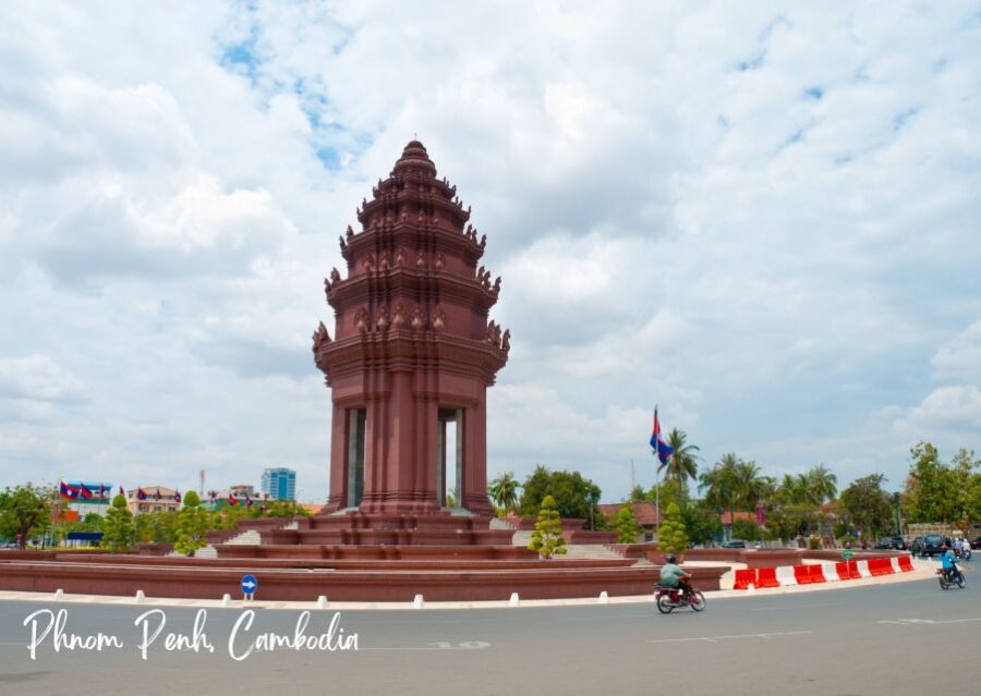 Discover the Best of Phnom Penh Capital City by Tuk Tuk