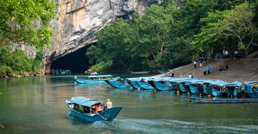 Dong Hoi / Phong Nha : Dark Cave and Phong Nha Cave Day Tour