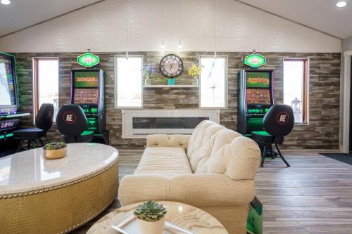 Dragonfly Inn & Suites - Hotel Overview