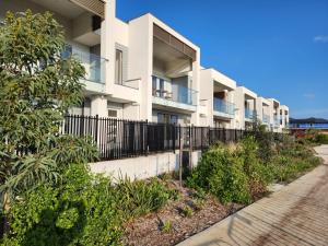 Dream Family Retreat ! Escape Relax and Rejuvenate - Spacious Modern Townhouse