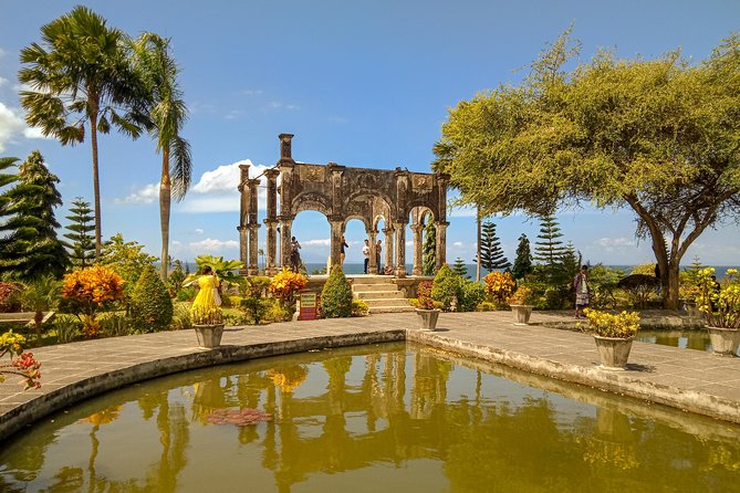 East Bali Tour, Lempuyang – Tirta Gangga – Ujung Soekasada – Black Sand Beach