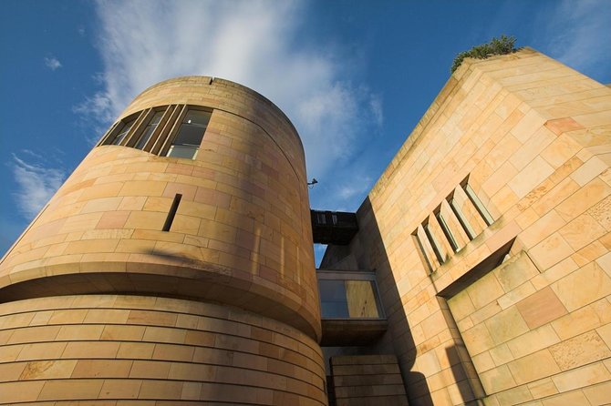 Edinburgh: Old Towns Highlights Walking Tour
