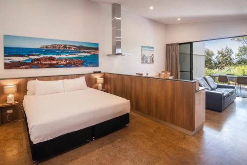 Eight Willows Retreat - Location and Surroundings