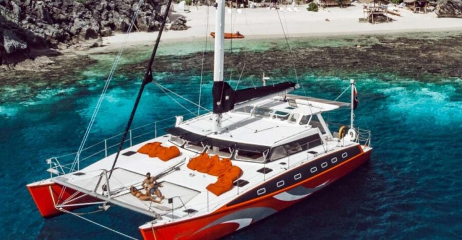 El Nido: Full-Day Premium Island Hopping Catamaran Cruise