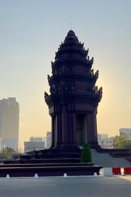 Evening Walking of Phnom Penh City With Lina