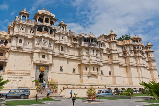 Exclusive 1-Day Udaipur Tour With High End SUV Car.