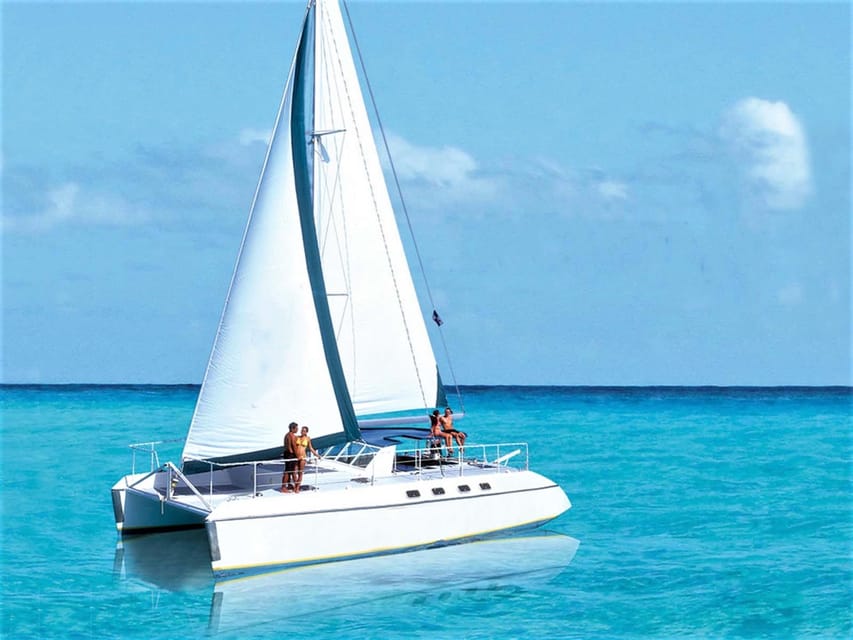 Exclusive Sailing to Isla Mujeres. Top Tour !