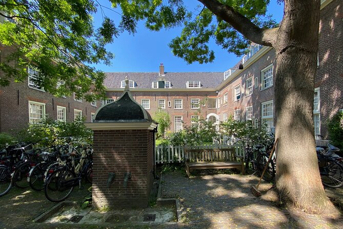 Explore Hidden Streets With Friends – Private Tour