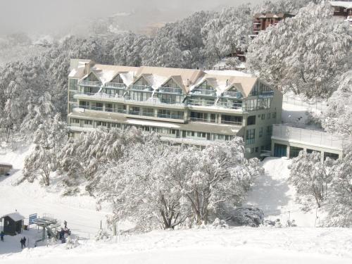Falls Creek Country Club - Convenient Location and Accessibility
