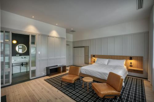Farmers Home Hotel - Location and Accessibility