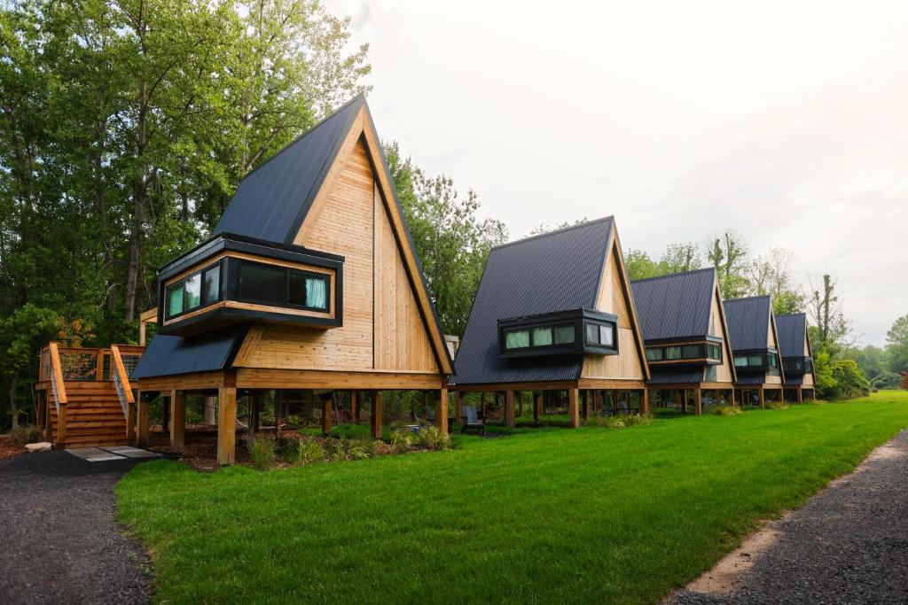 Finger Lakes Treehouse - Picturesque Location and Surroundings