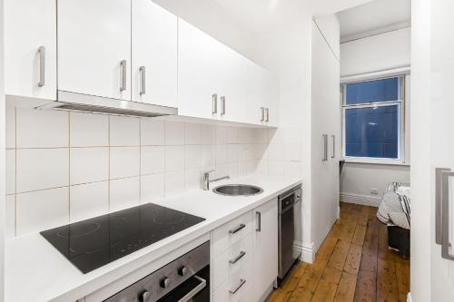 Flinders Lane Apartments Review - Overview and Location