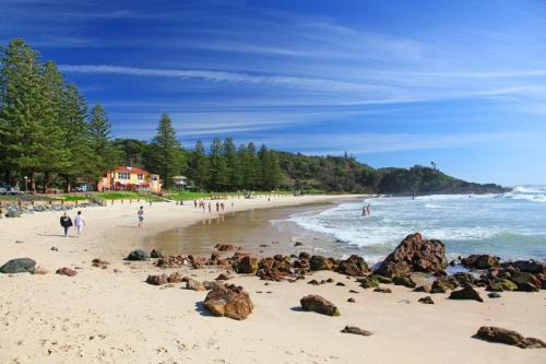 Flynns Beach Resort - Resort Overview and Location