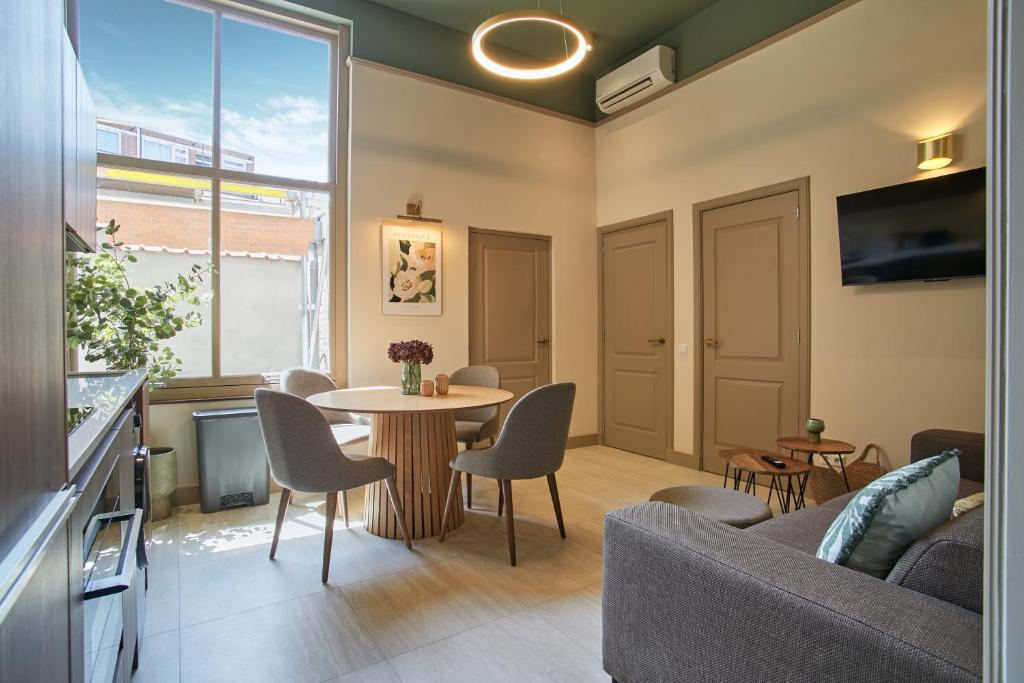 Stunning Key Elements For Power Star Rated Apartment Interior Design image