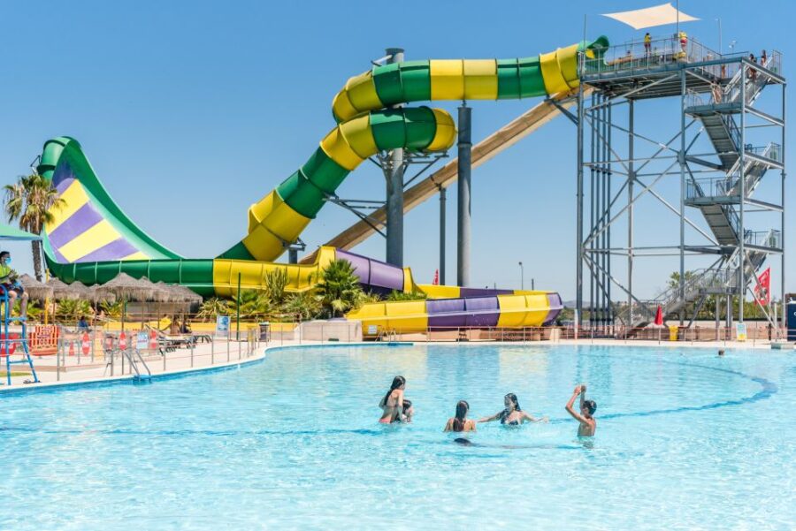 From Albufeira: Slide & Splash Waterpark One-Way Transfer