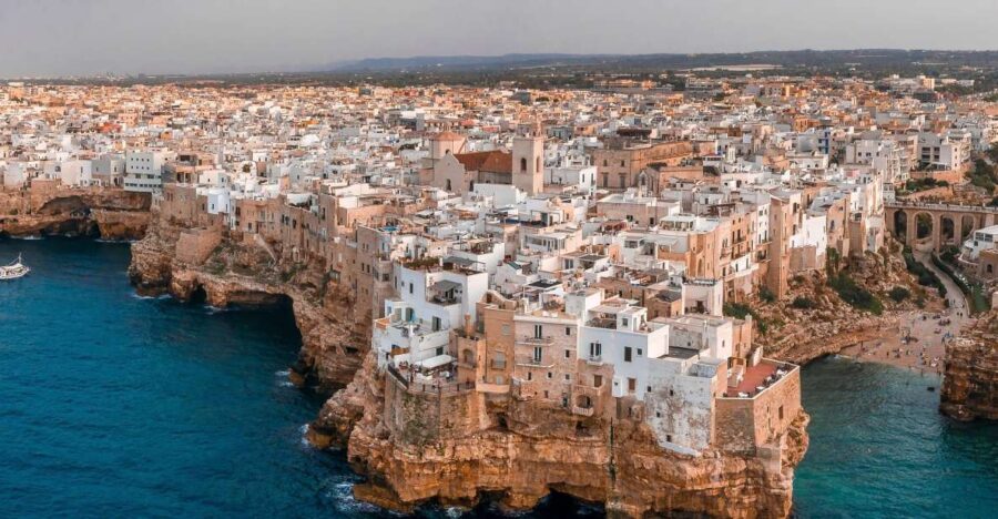 From Bari: Full-Day Tour to Polignano and Alberobello