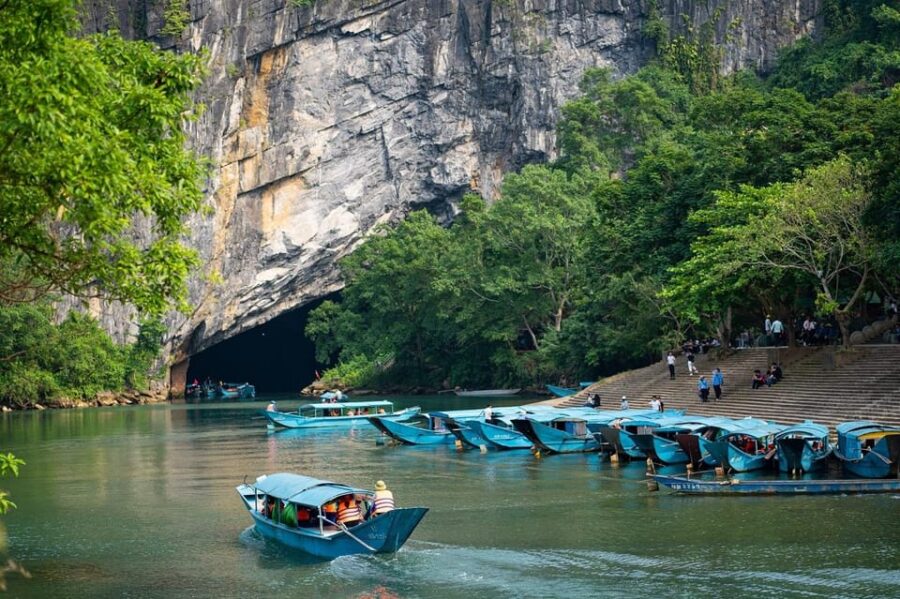 From Dong Hoi : Paradise Cave and Phong Nha Cave Day Tour