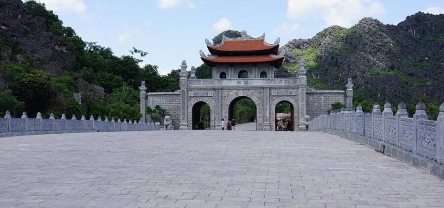 From Ha Noi: Ninh Binh Day Tour (Hoa Lu-Trang An-Hang Mua)
