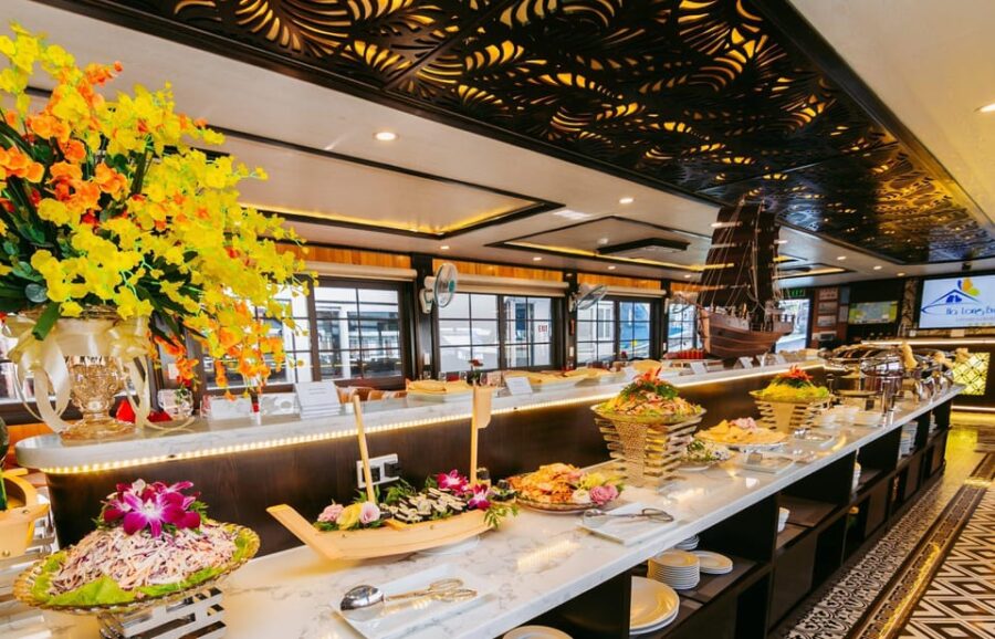 From Hanoi: Halong Bay Boat Tour With Lunch and Sunset Party