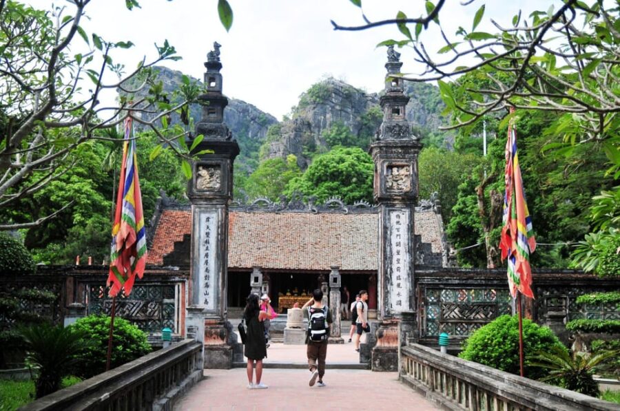 From Hanoi: Ninh Binh Day Trip Hoa Lu, Trang An and Mua Cave