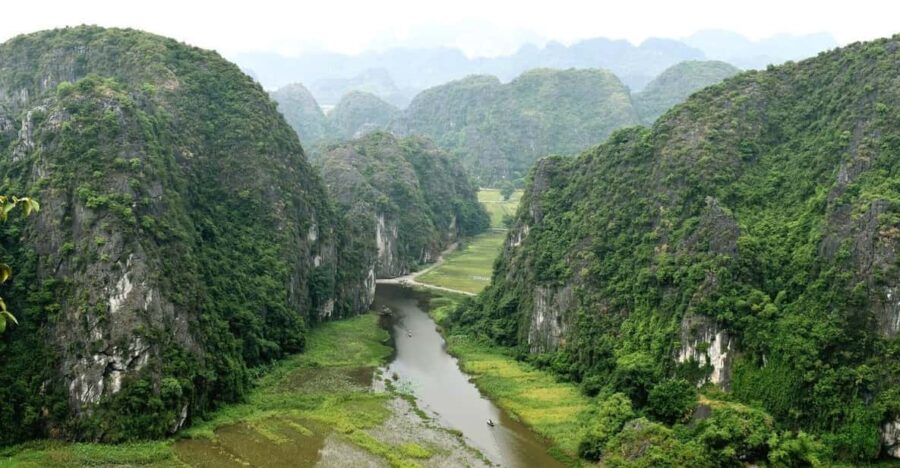 From Hanoi: Ninh Binh, Hoa Lu, Tam Coc, and Mua Cave 1 Day