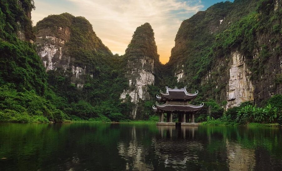 From Hanoi: Tam Coc/TrangAn, Hoa Lu & Mua Cave Full-Day Trip