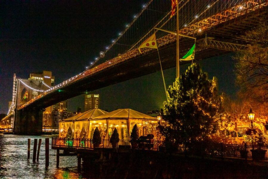 From Manhattan: 4-Hour Dyker Heights Holiday Lights Bus Tour